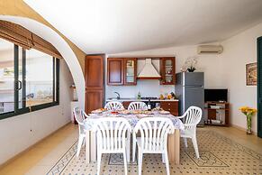Sirena Apartment in Luxury Villa With Shared Pool
