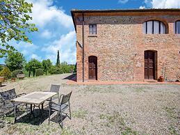 Apartment in Peccioli With Pool