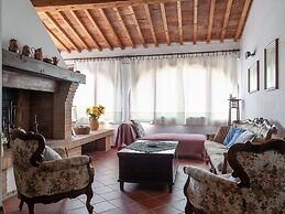 Apartment in Peccioli With Pool