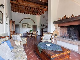 Apartment in Peccioli With Pool