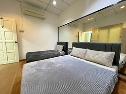 Hotel O S Homestay Premium