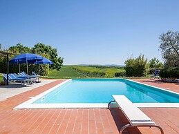 Flat With Swimming Pool and air Conditioning