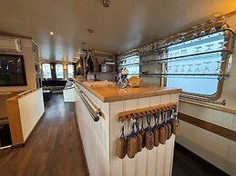 Hotelboat Iris