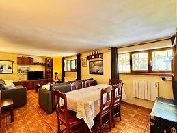 Farmhouse Apartment With Pool