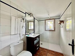 Farmhouse Apartment With Pool