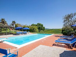 Nice Apartment With Swimming Pool