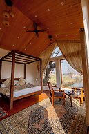 Nigeen Vista Lakeside Chalet