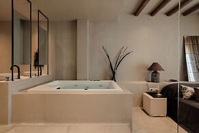 Tesoro Elegant escapes-suites