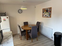 Tranquil Sheffield Retreat - 3 Bedroom House