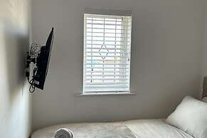 Tranquil Sheffield Retreat - 3 Bedroom House