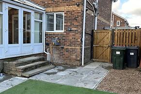 Tranquil Sheffield Retreat - 3 Bedroom House