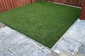 Tranquil Sheffield Retreat - 3 Bedroom House