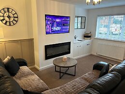Tranquil Sheffield Retreat - 3 Bedroom House