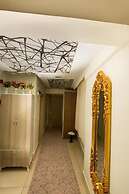 Honey Hotel