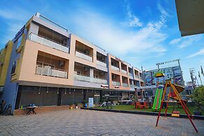 Royal Palace Beach Resort