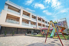 Royal Palace Beach Resort