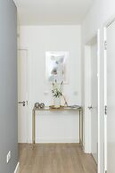 Stylish 2BR Apartment, Town Centre, Free Parking