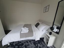 Private Room - Ensuite Bathroom - Free Parking