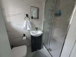 Private Room - Ensuite Bathroom - Free Parking