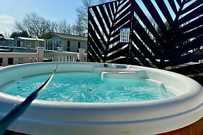 Meadows 33 Hot tub - Southview Holiday Park
