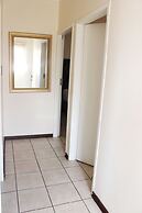 Cozy 3 Bed Duplex ,sleeps 6 With Double Bathroom
