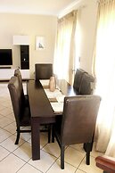 Cozy 3 Bed Duplex ,sleeps 6 With Double Bathroom