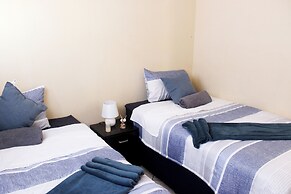 Cozy 3 Bed Duplex ,sleeps 6 With Double Bathroom