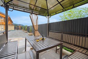 wangkyeong hanoak poolvilla