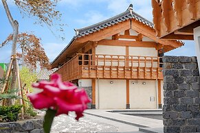 wangkyeong hanoak poolvilla