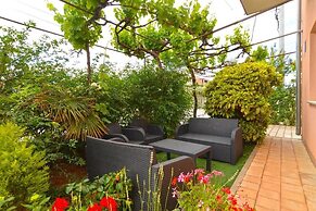 Lovely Flat Just Steps From the Beach