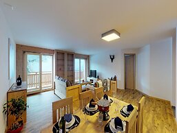 Exquisite Apartment With Balcony