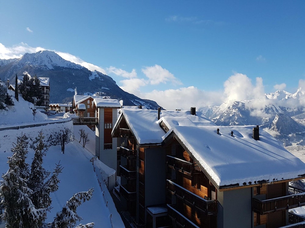 Mountain Apartment With Views