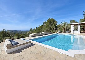 Hillside Villa With Sea-views