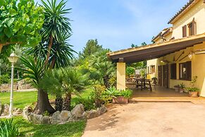 Villa in Pollenca With Private Pool & Garden