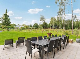 5 Star Holiday Home in Dronningmolle