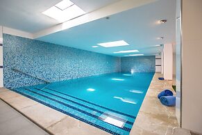 Seaside Elegance With Pool