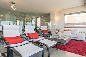 Seaside Elegance With Pool