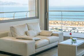 Seaside Elegance With Pool