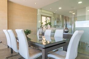 Seaside Elegance With Pool