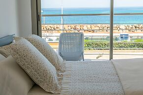 Seaside Elegance With Pool