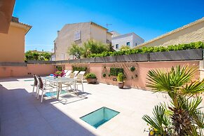 Seaside Elegance With Pool