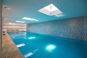 Seaside Elegance With Pool
