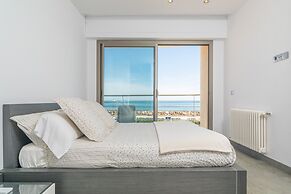 Seaside Elegance With Pool