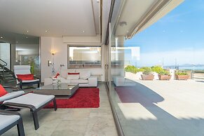 Seaside Elegance With Pool