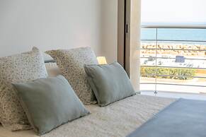 Seaside Elegance With Pool