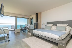 Seaside Elegance With Pool