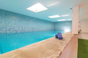 Seaside Elegance With Pool