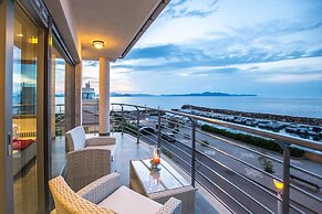 Seaside Elegance With Pool