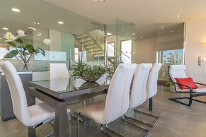 Seaside Elegance With Pool
