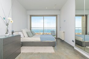 Seaside Elegance With Pool
